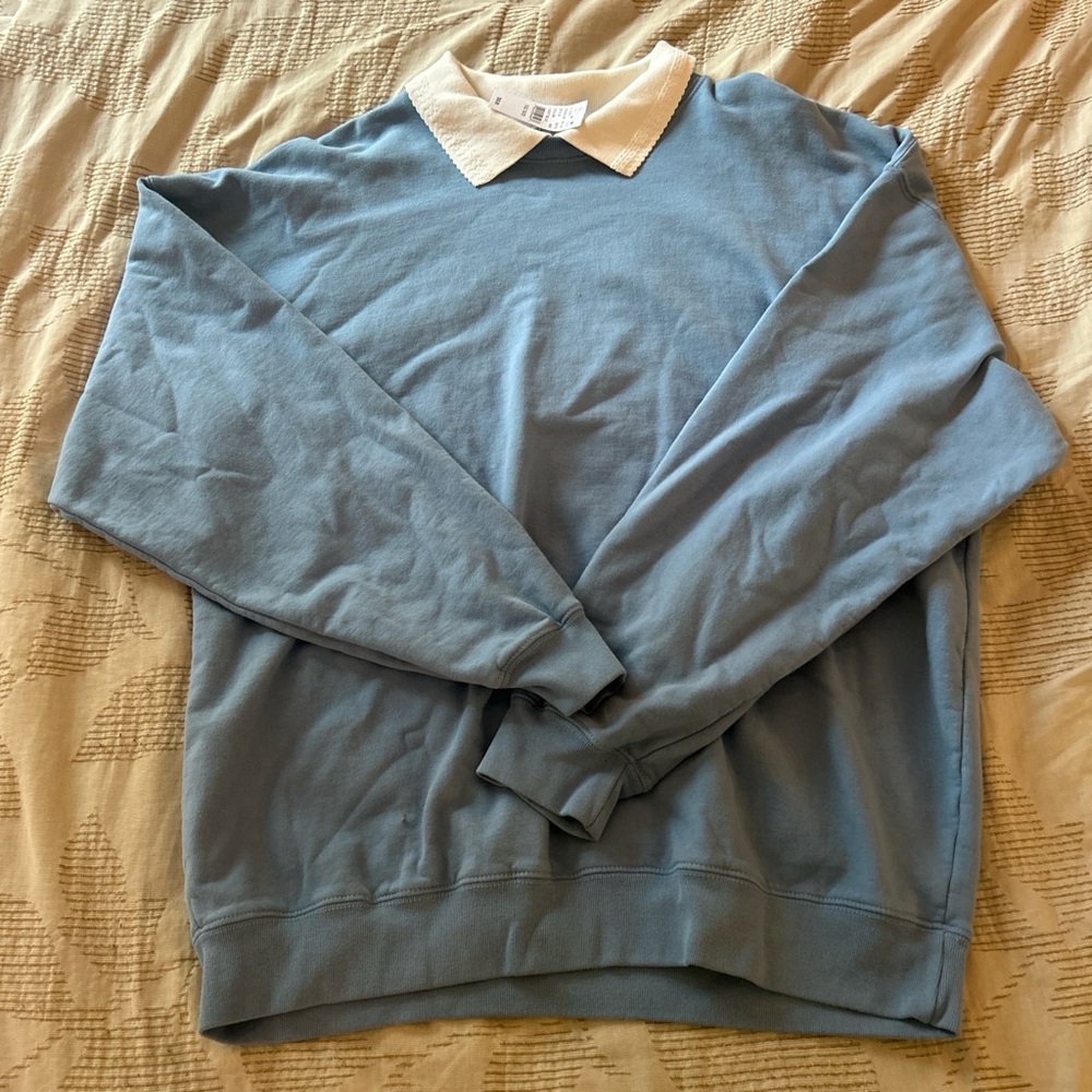 Brandy Melville Cozy Blue and White Crewneck Sweater
